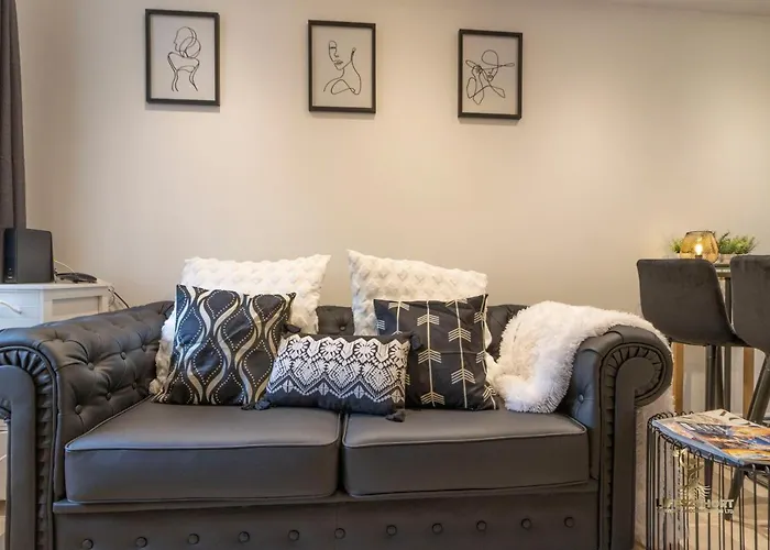 Spacious City Centre Apt Near Cathedral